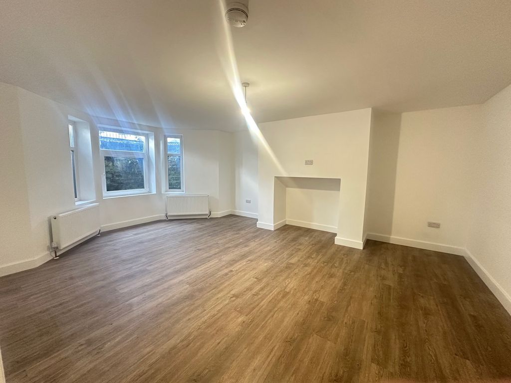 Property photo 3 of 7 Bedroom 1