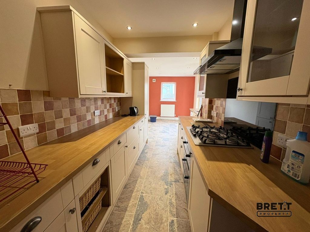 Property photo 2 of 10 Kitchen-Breakfast Room