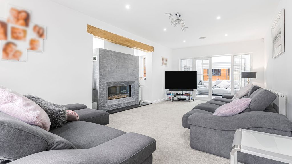 Property photo 2 of 29