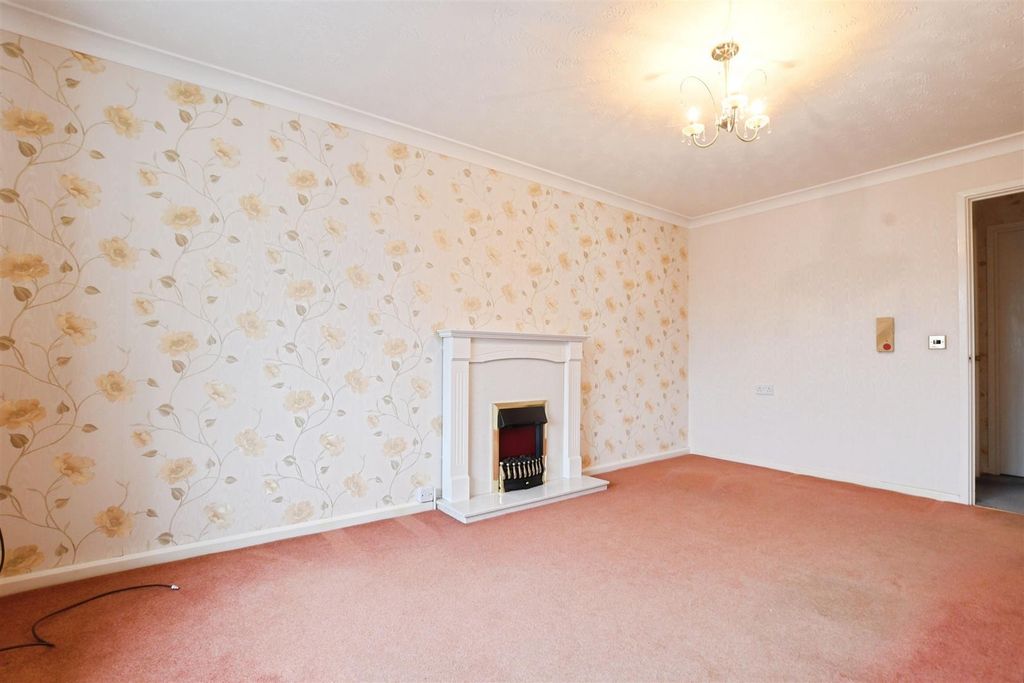 Property photo 2 of 12 Lounge