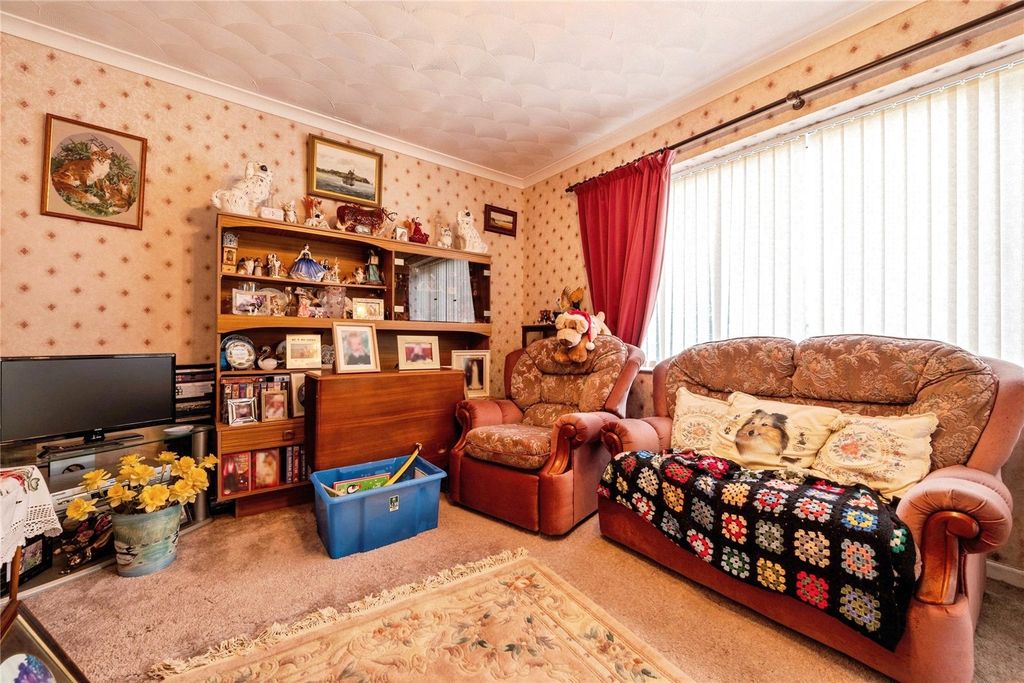 Property photo 2 of 18 Picture No. 14