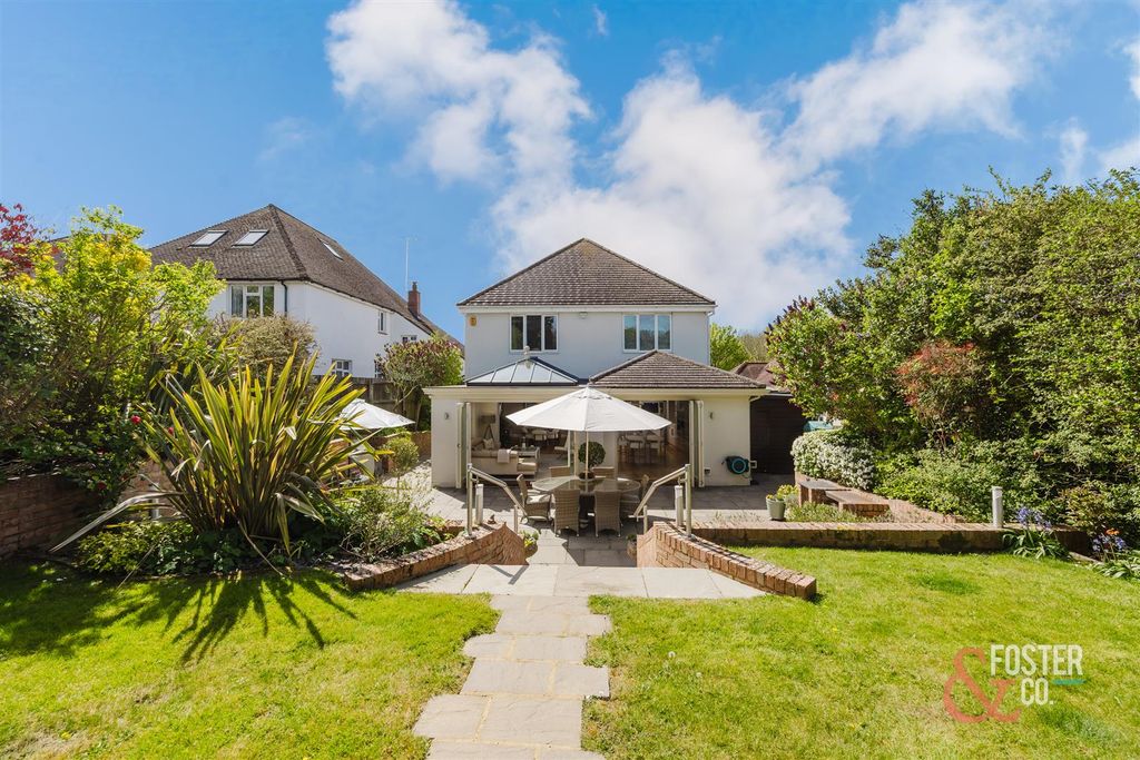 Property photo 2 of 27 Goldstone Crescent 115-026.Jpg