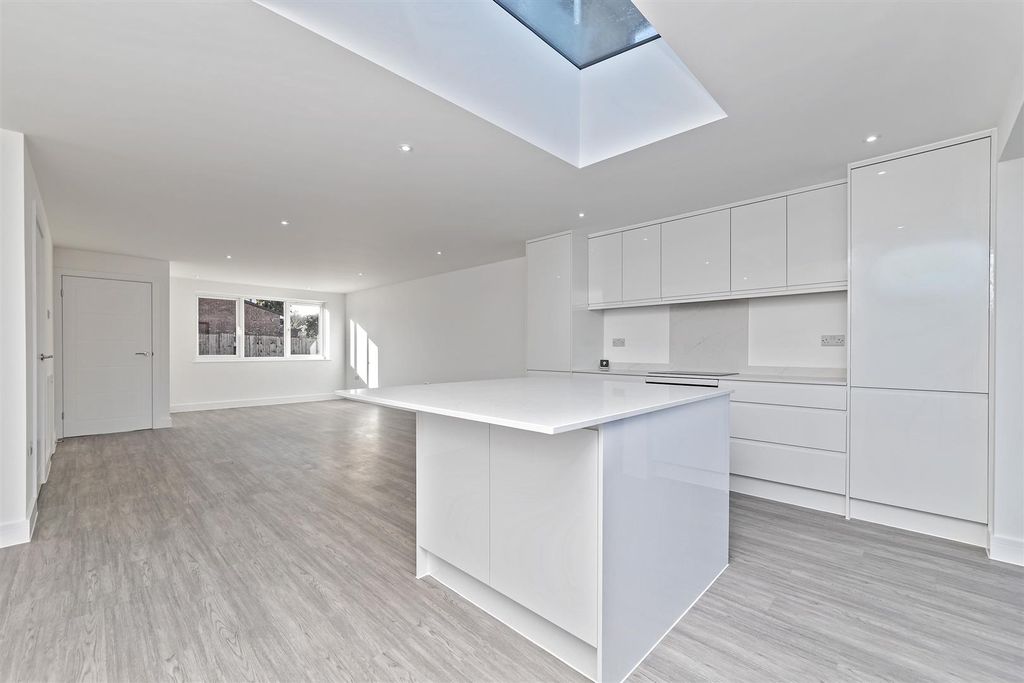 Property photo 2 of 27 18Achilternroad19.Jpg