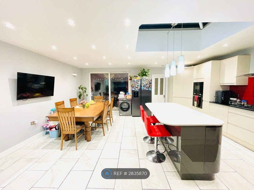 Property photo 1 of 19 Open Kitchen/Dining 6.0x6.0m (19'7X19'7)