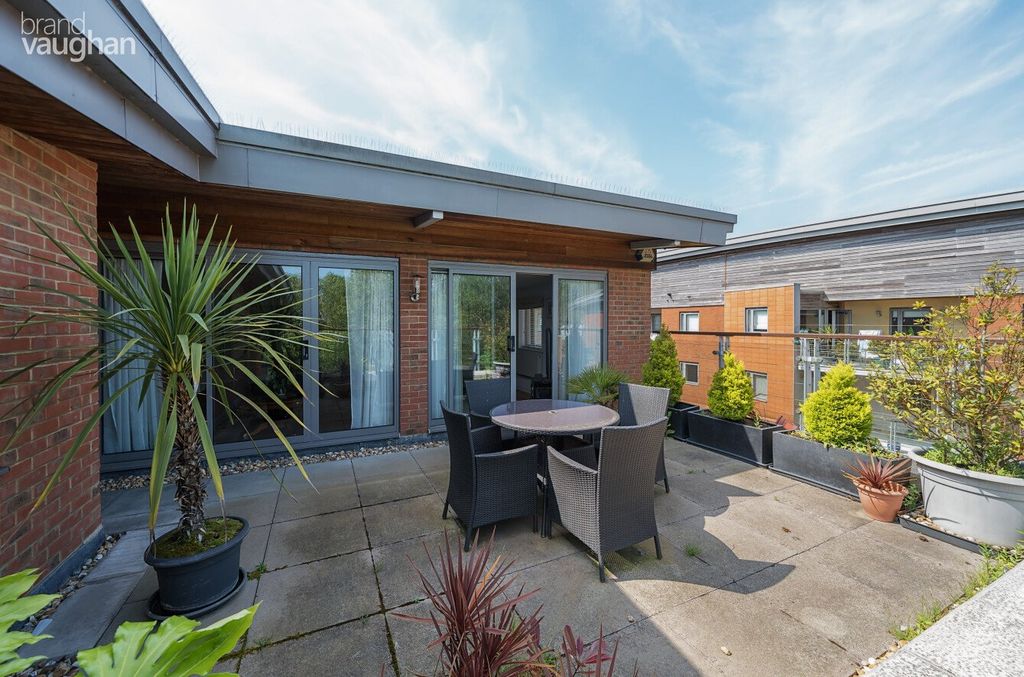 Property photo 3 of 15 Roof Terrace