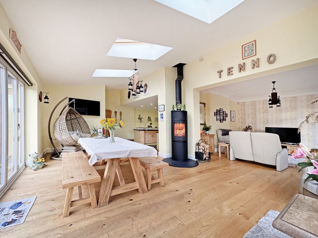 Property photo 2 of 50