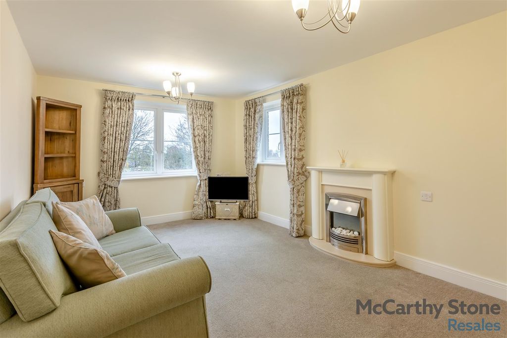 Property photo 2 of 29 8674804-Interior07.Jpg