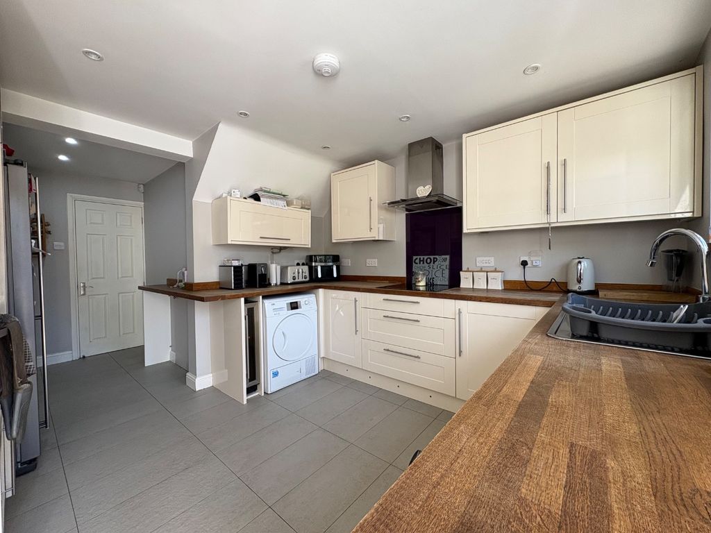 Property photo 2 of 18 4474442