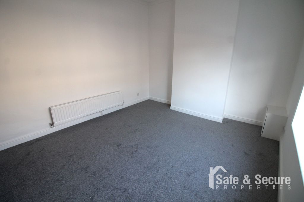 Property photo 2 of 9 Bedroom One (1)