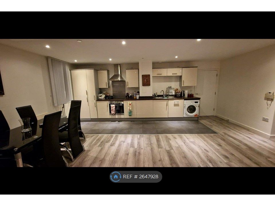 Property photo 3 of 34 Kitchen And Dining With 6 Seater Dining Table