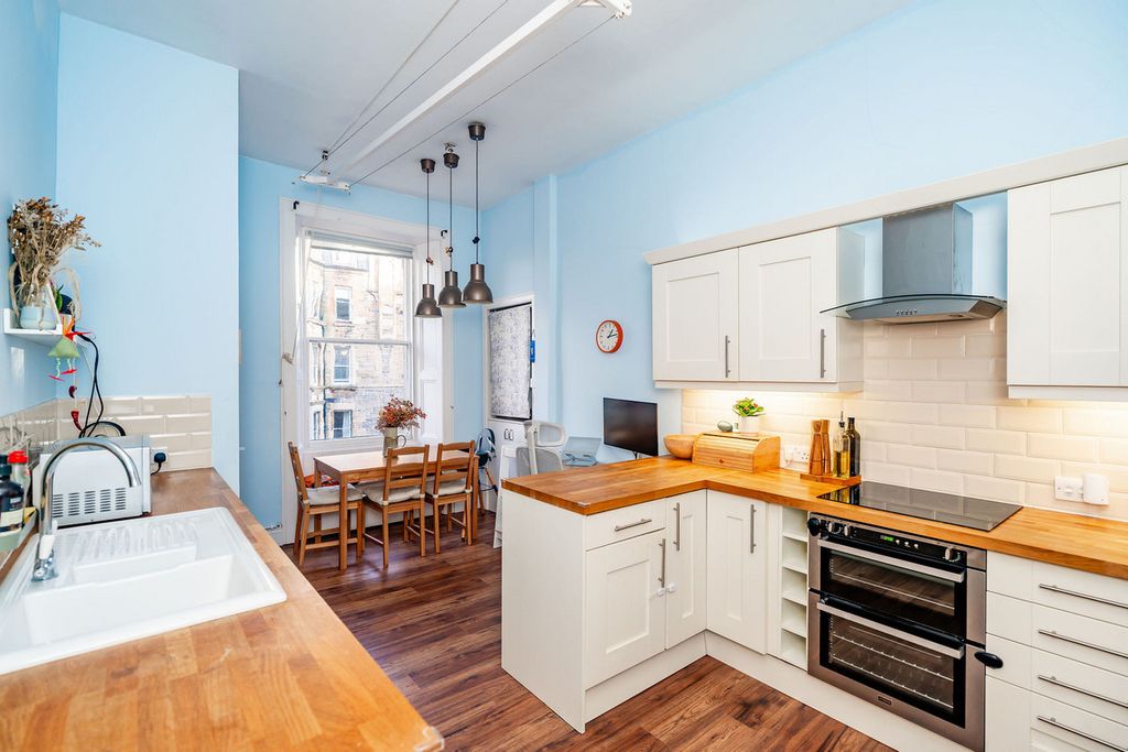 Property photo 2 of 34