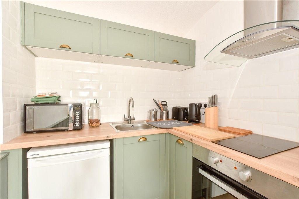 Property photo 3 of 7 Kitchen