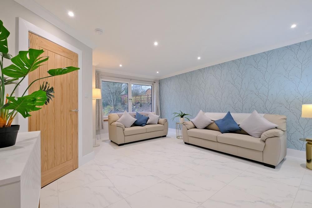 Property photo 2 of 8 Lounge