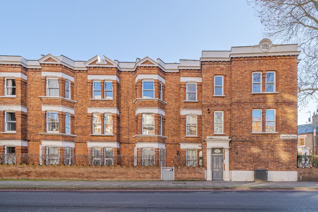 Property photo 2 of 8