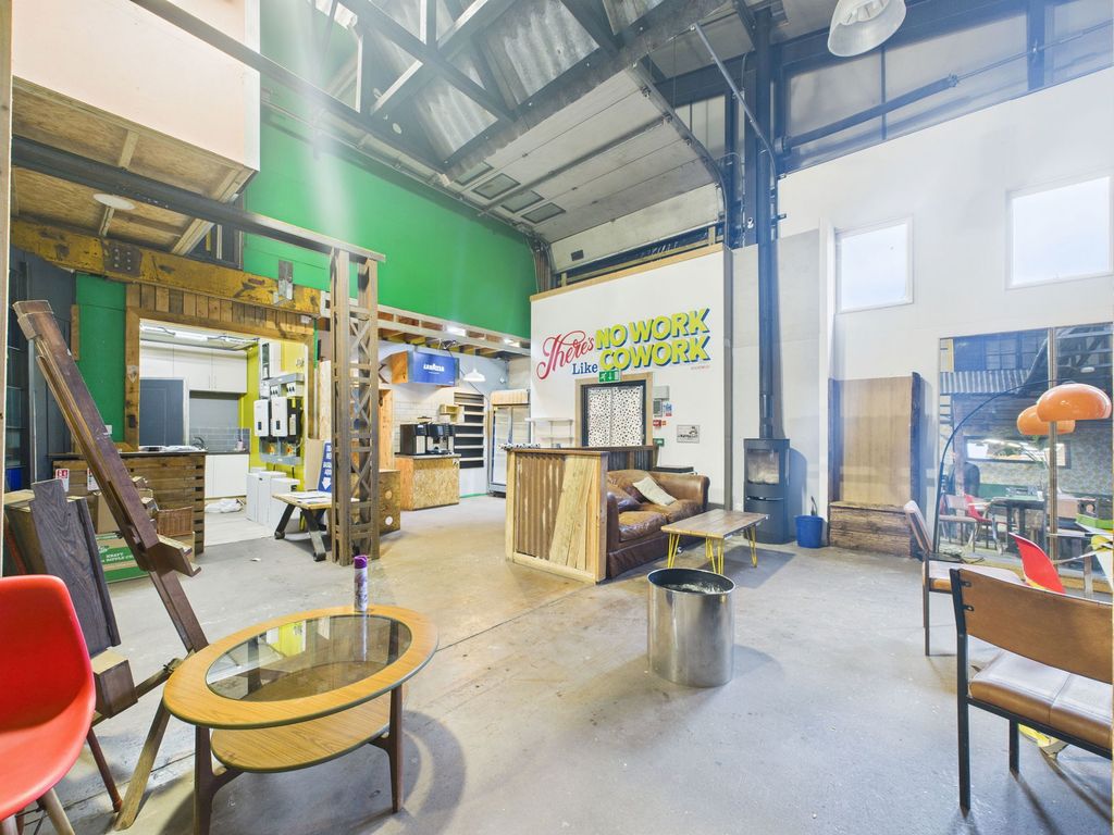 Property photo 3 of 32