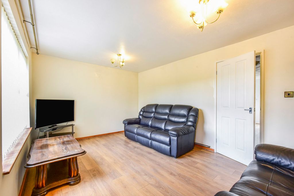 Property photo 2 of 19 Lounge