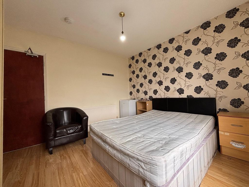 Property photo 2 of 4 Room