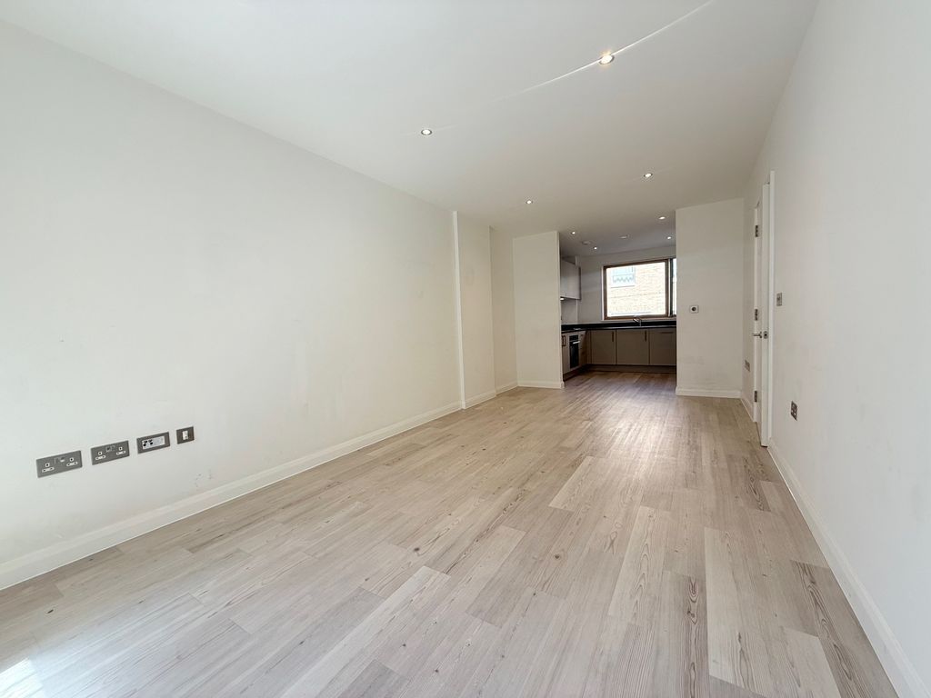 Property photo 3 of 6 Photo 6