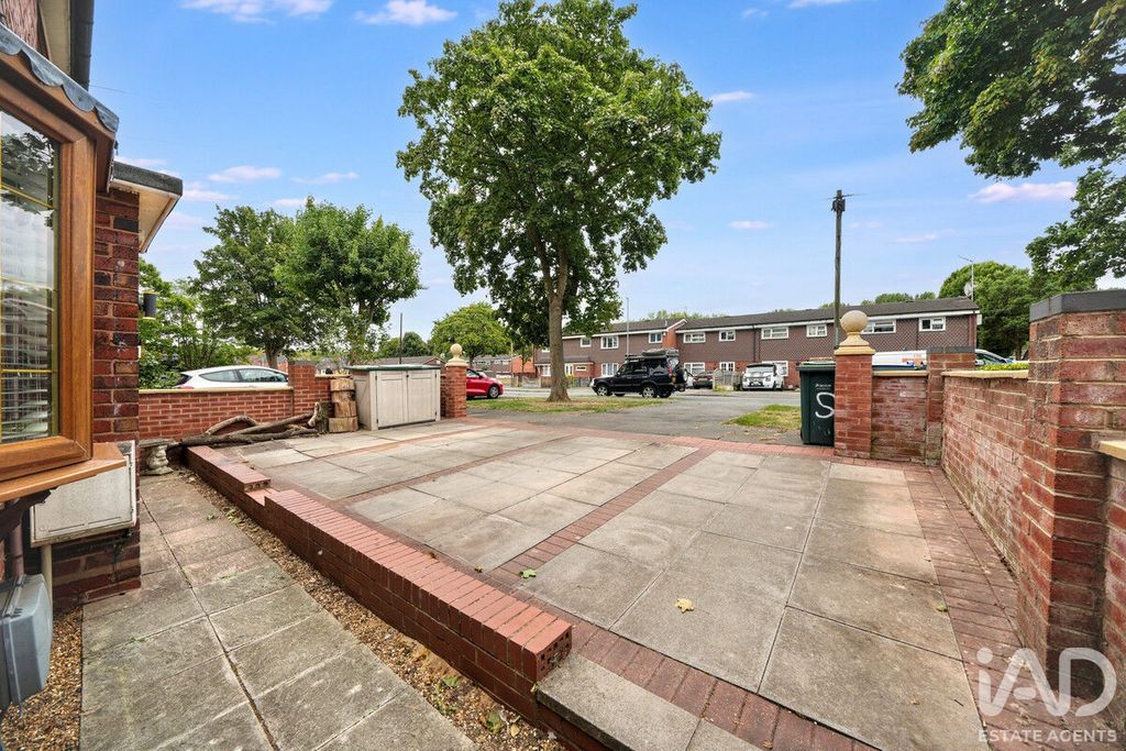 Property photo 2 of 43