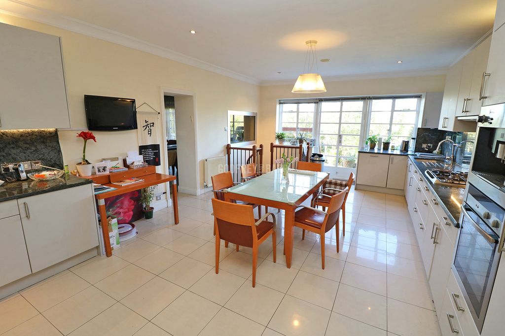 Property photo 2 of 14