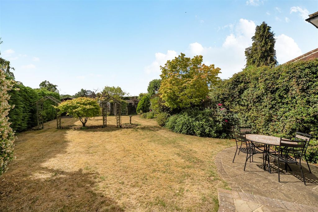 Property photo 2 of 16 Garden
