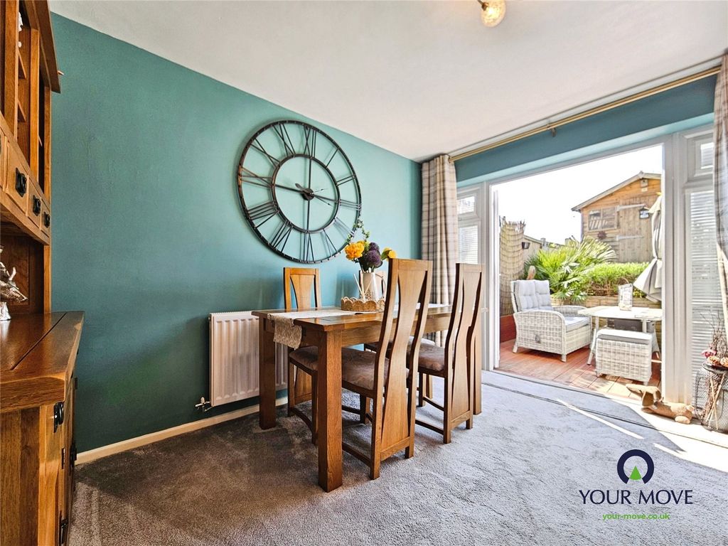 Property photo 3 of 17 Dining Area