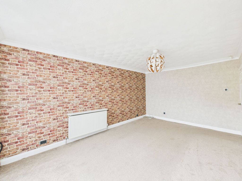 Property photo 2 of 31