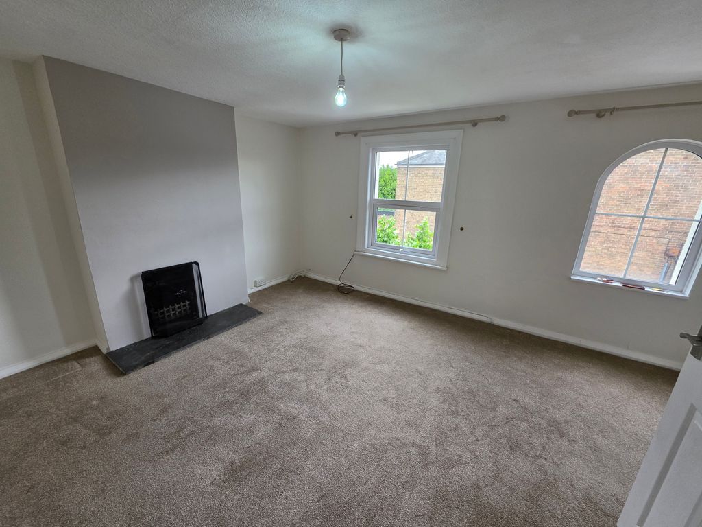Property photo 3 of 6 Living Room
