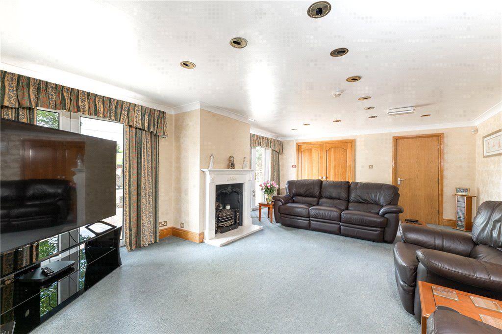 Property photo 2 of 43 Living Room