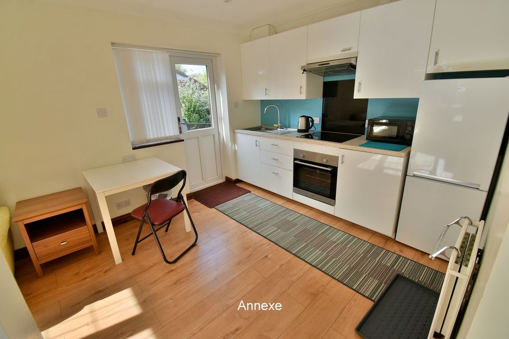Property photo 2 of 30