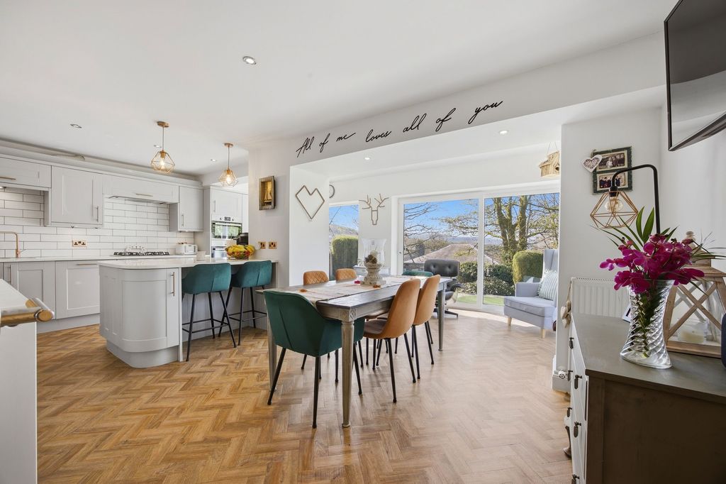 Property photo 2 of 58