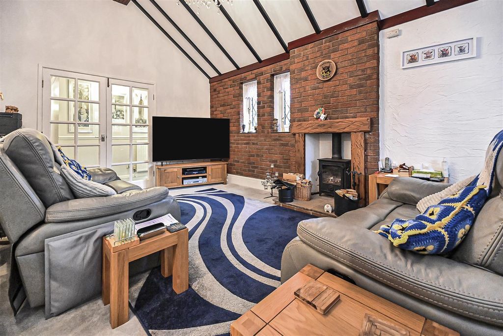 Property photo 3 of 53 11 Moreton Drive Lounge (2).Jpg