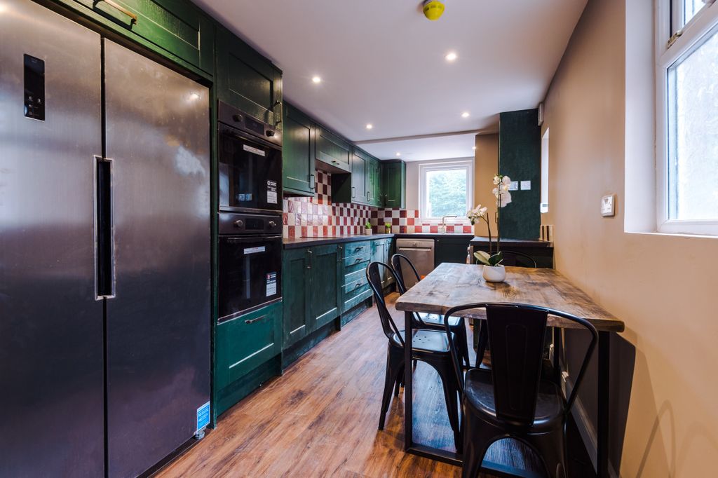 Property photo 3 of 17 79 Davenport, Kitchen 1