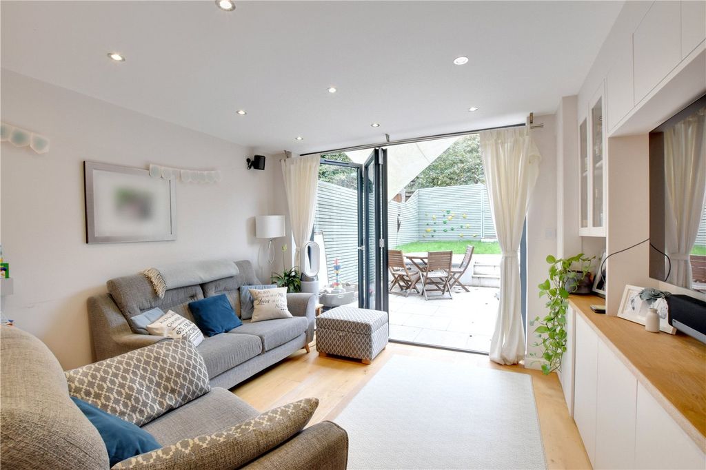 Property photo 2 of 23 Picture No. 13