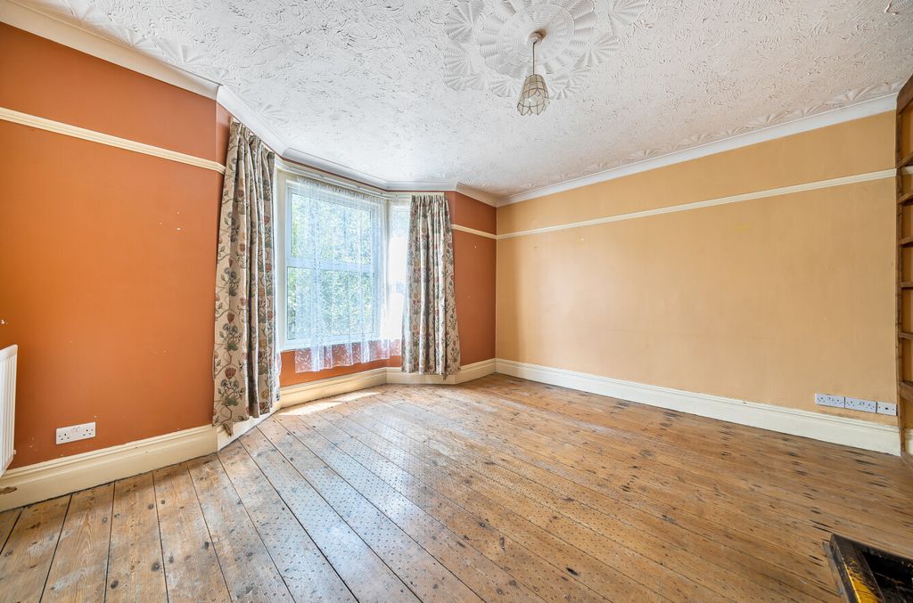Property photo 3 of 20 1332925-11-688B94...