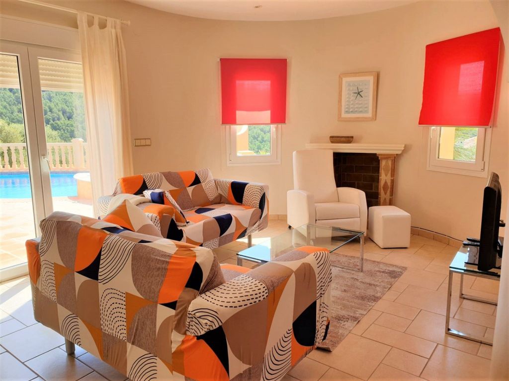 Property photo 2 of 40