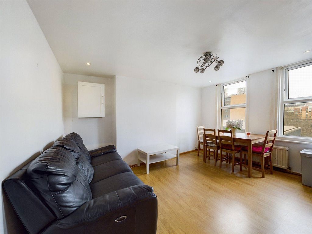 Property photo 3 of 9 2