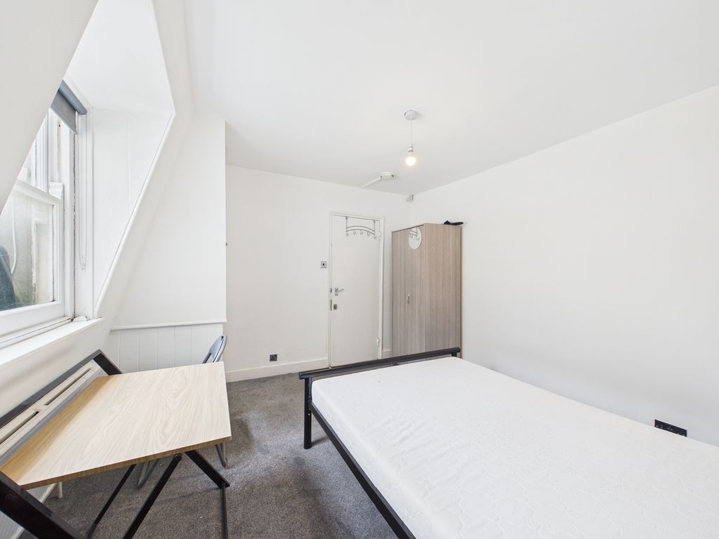 Property photo 3 of 6 Cam04693G0-Pr0107-Still006