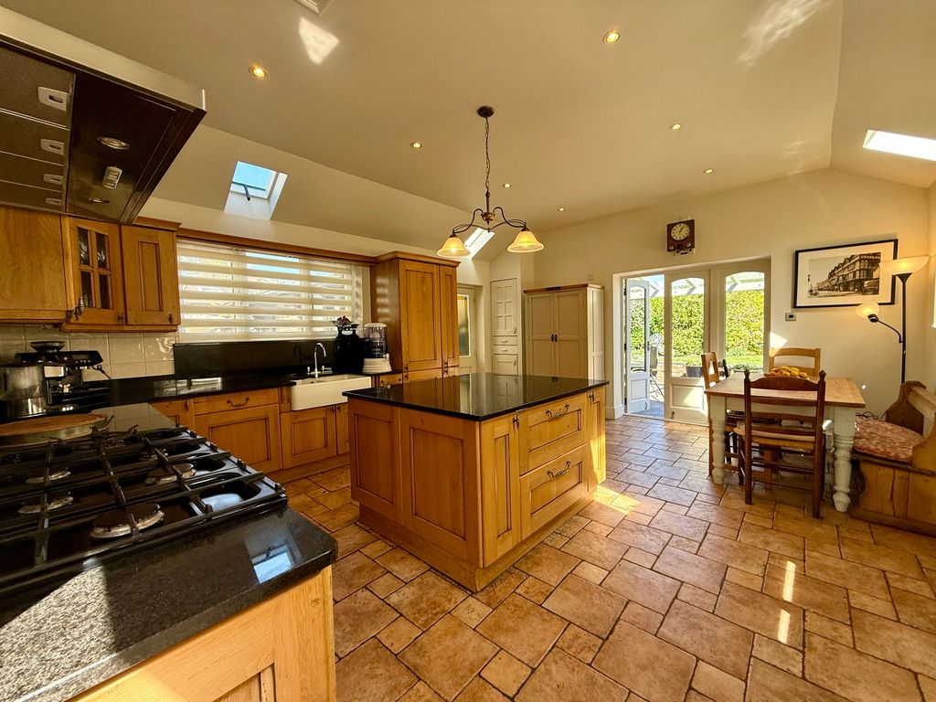Property photo 2 of 35