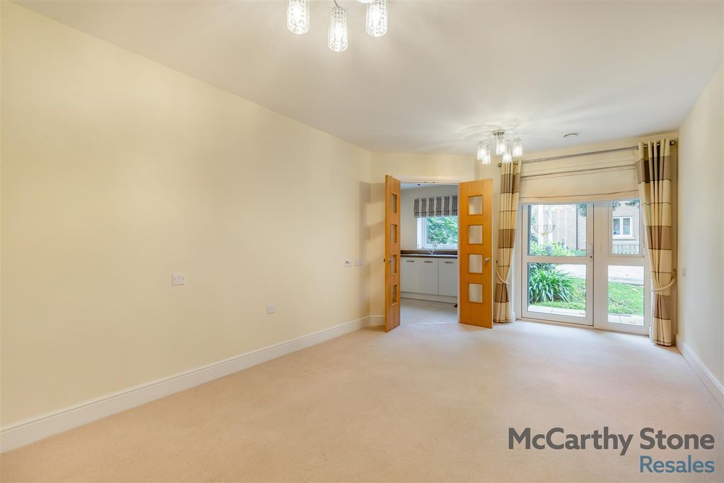 Property photo 3 of 27 8668326-Interior10.Jpg