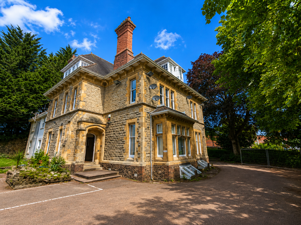 Property photo 1 of 12