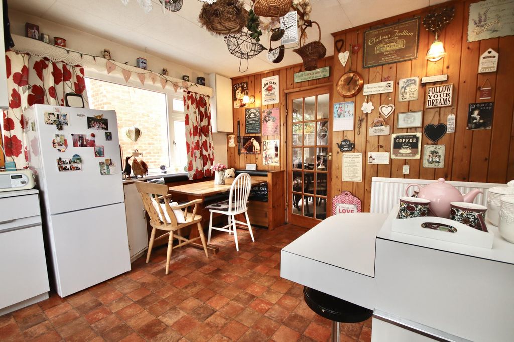 Property photo 2 of 23