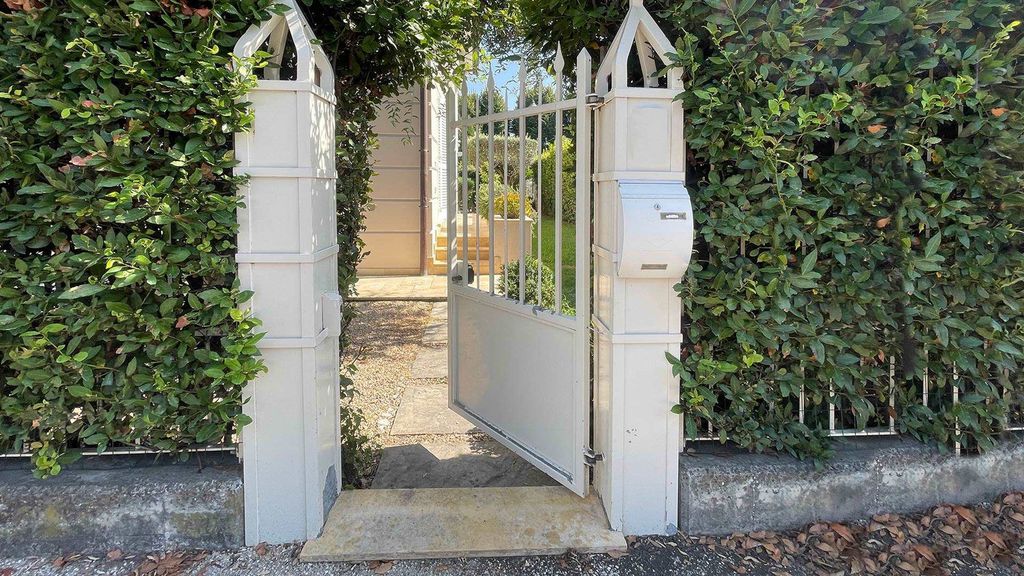 Property photo 1 of 39