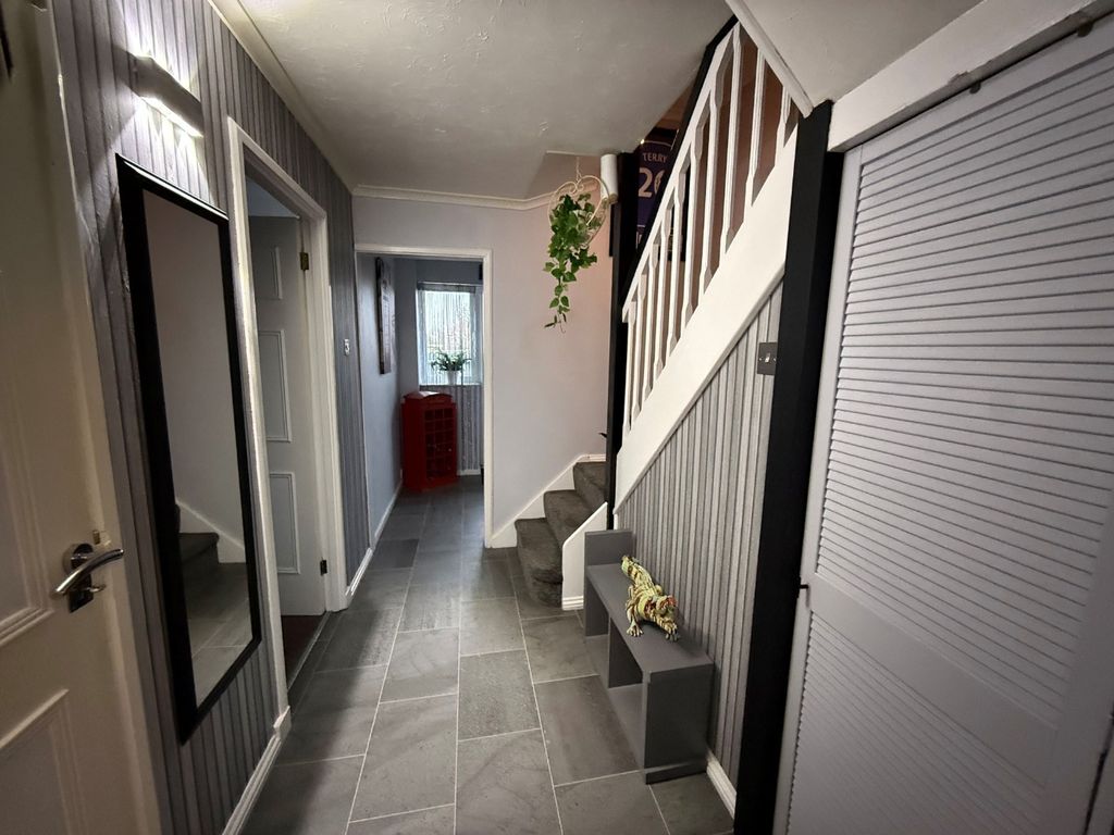 Property photo 3 of 15 4735043