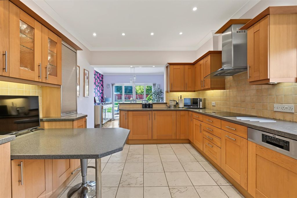 Property photo 3 of 23