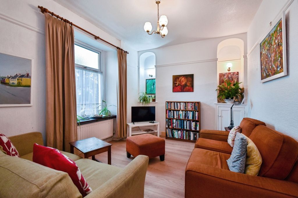 Property photo 2 of 18 Photo