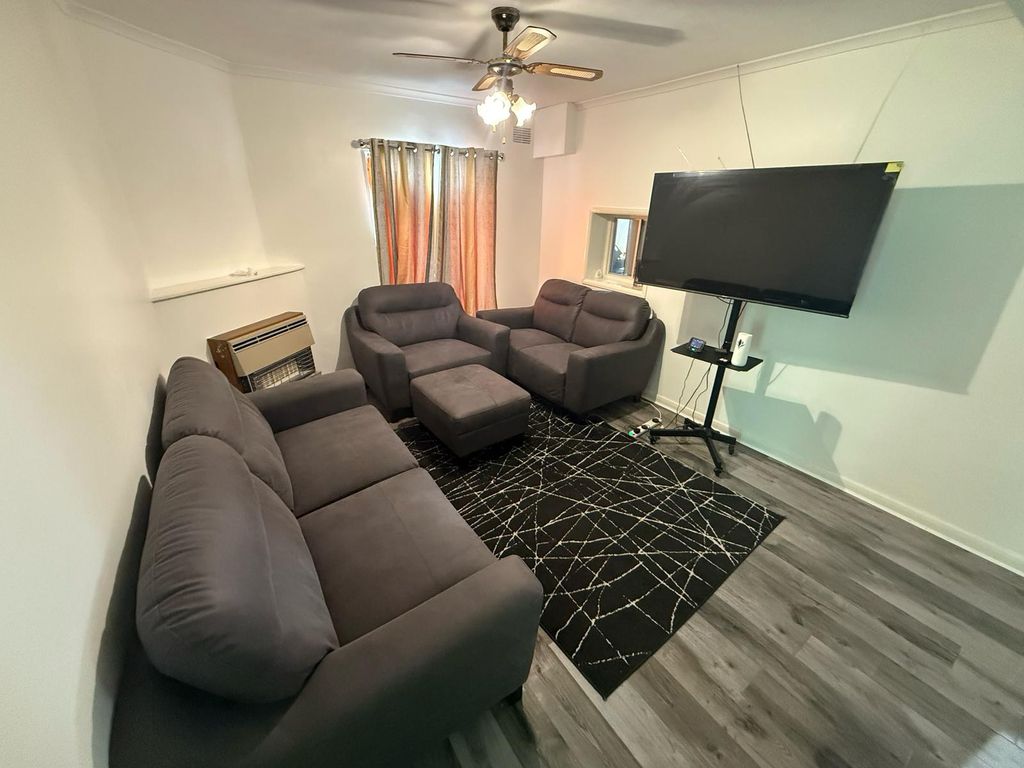 Property photo 2 of 3
