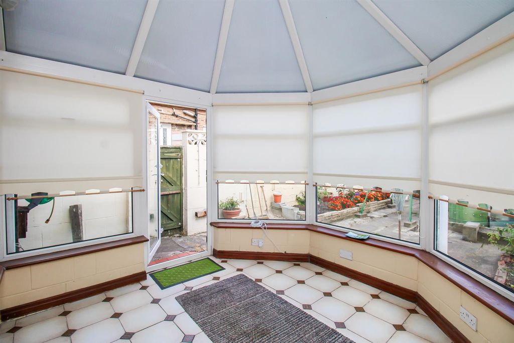 Property photo 2 of 10 Conservatory