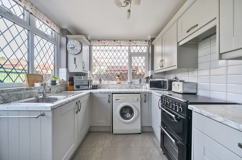Property photo 3 of 13 1311703-21-684c25...