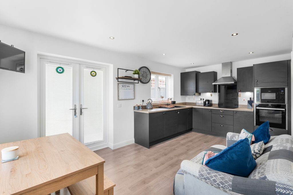 Property photo 3 of 15 Kitchen-Diner 2